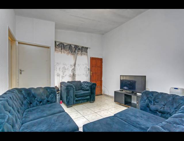 3 BEDROOM TOWNHOUSE FOR SALE IN BLOUBOSRAND